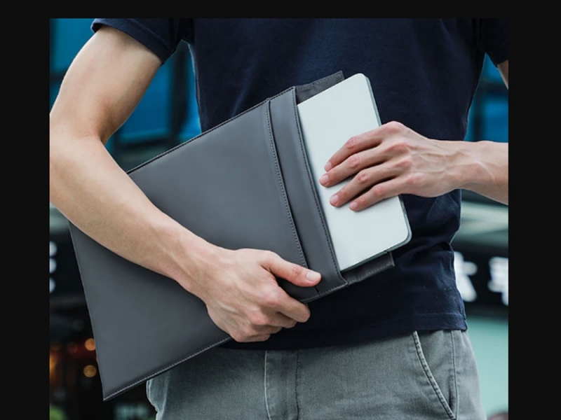 کیف چرمی 13 اینچ بیسوس